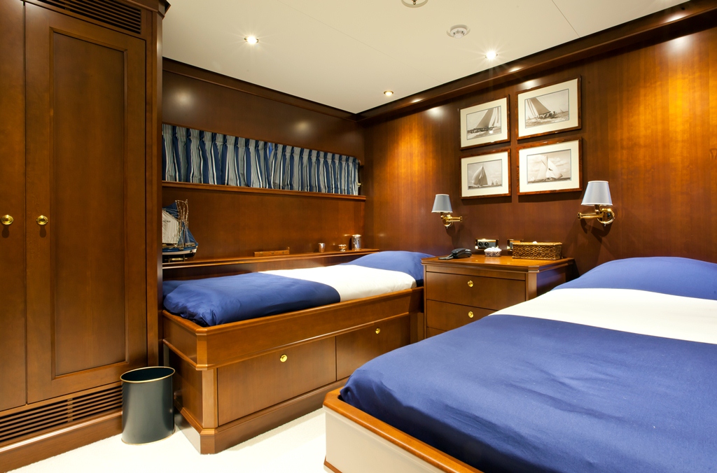Yacht AXANTHA II -  Twin Cabin.jpg