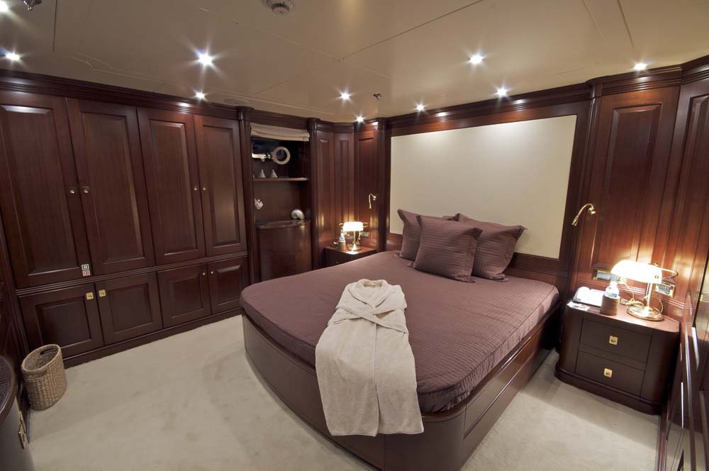 Yacht AZTECA II -  Double Cabin.jpg