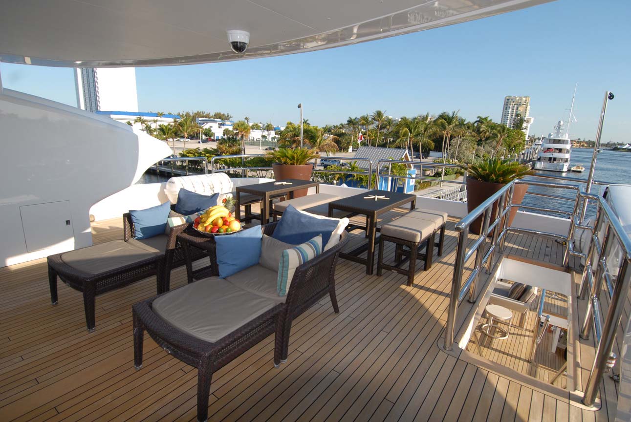 Yacht AZTECA II -  Sundeck 2.jpg