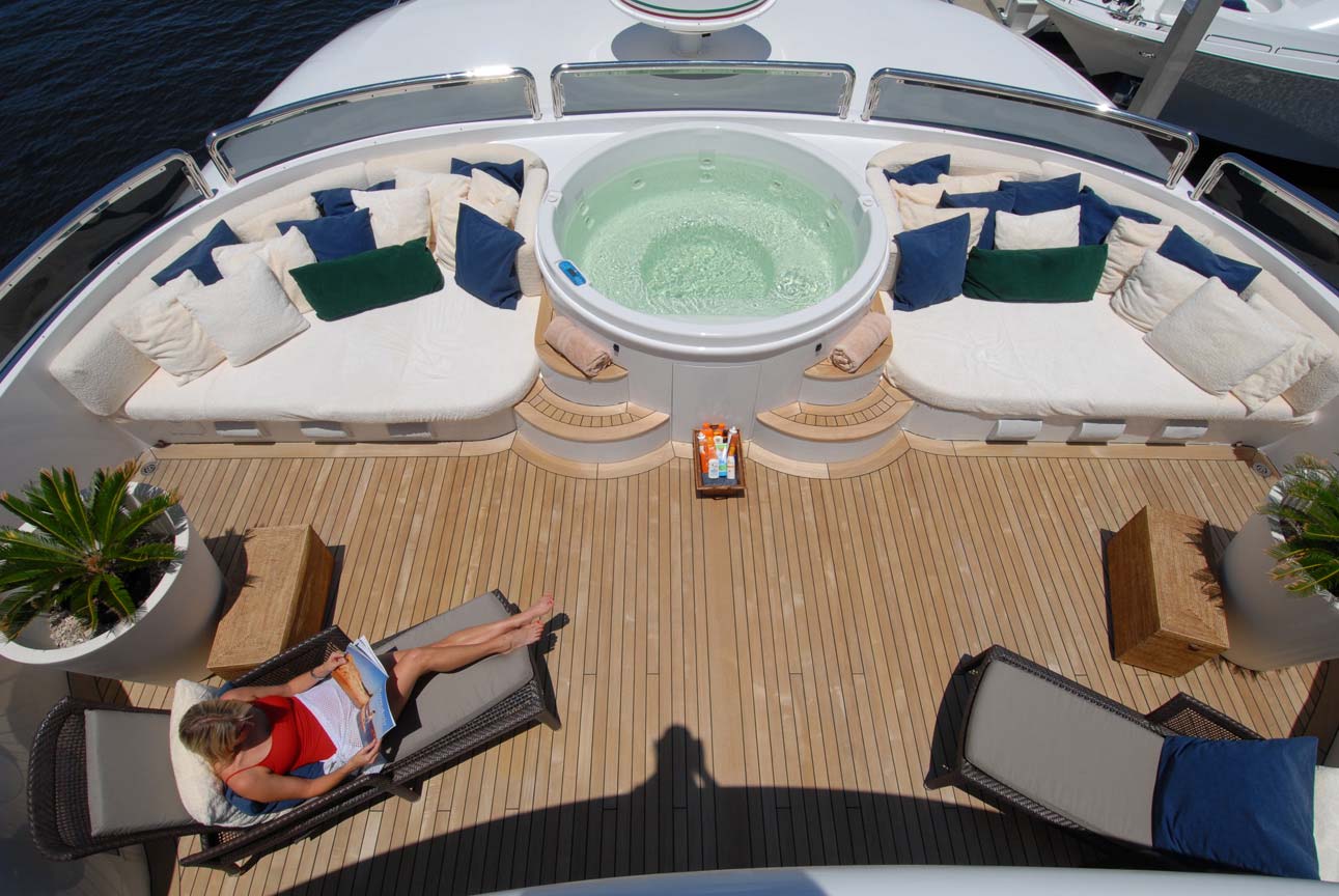 Yacht AZTECA II -  Sundeck Spa Pool.jpg
