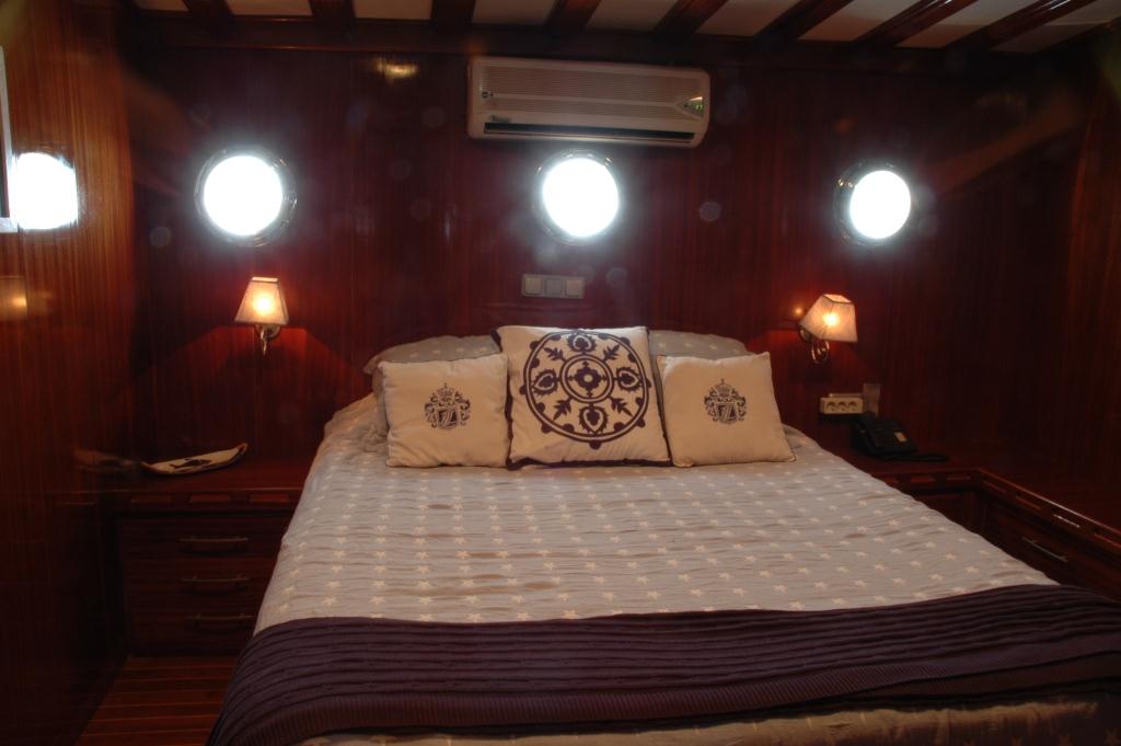 Yacht AZUL DE CORTES - Guest Cabin 4.jpg