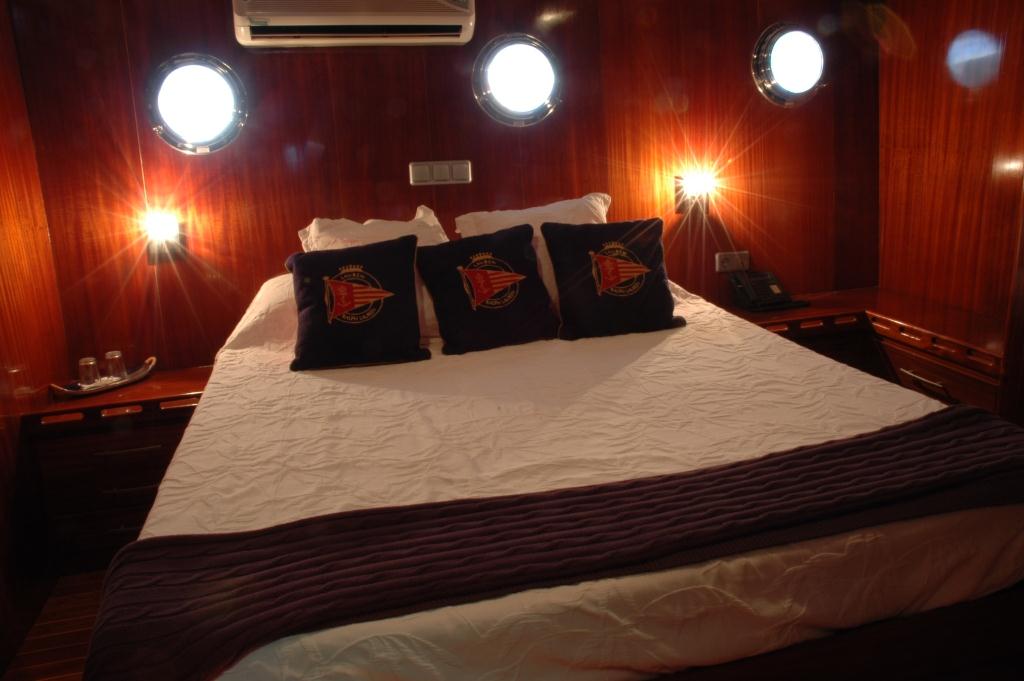 Yacht AZUL DE CORTES - Guest Cabin.jpg