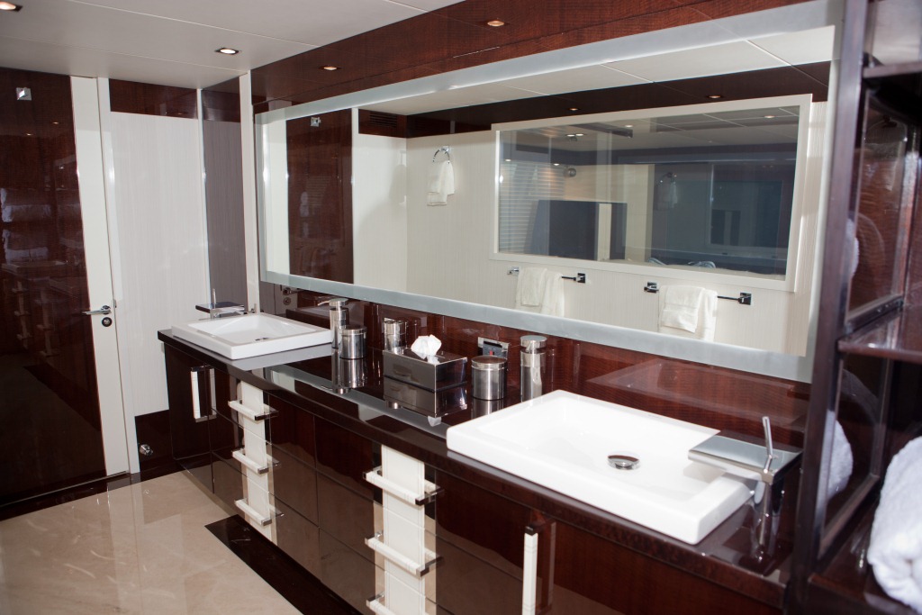 Yacht Algorythm - Master Bath 1.jpg
