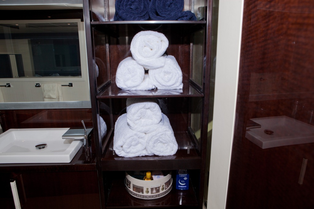 Yacht Algorythm - Master Bath 2.jpg