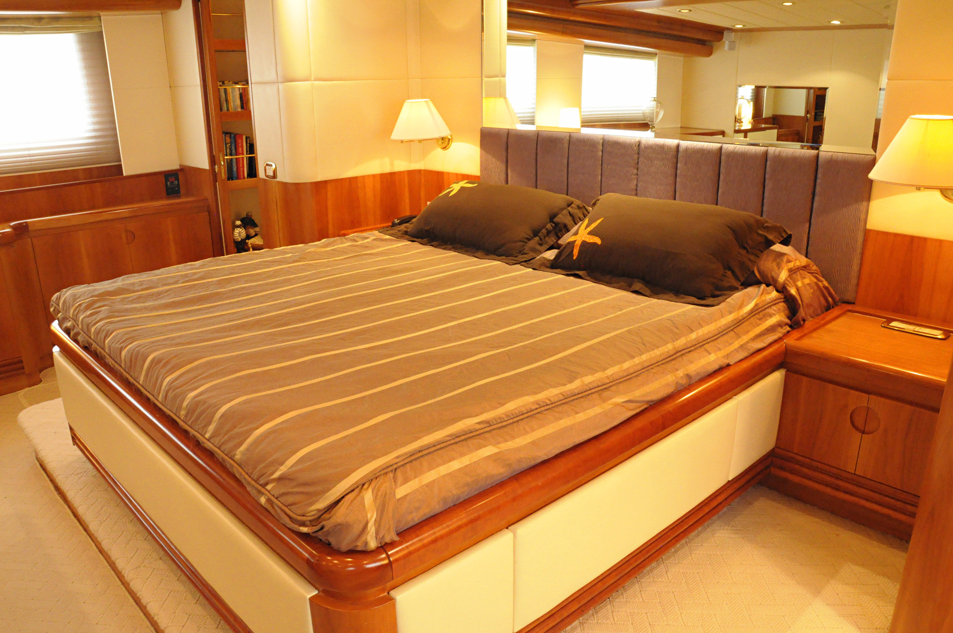 Yacht BENDYCTA - Master Cabin.jpg