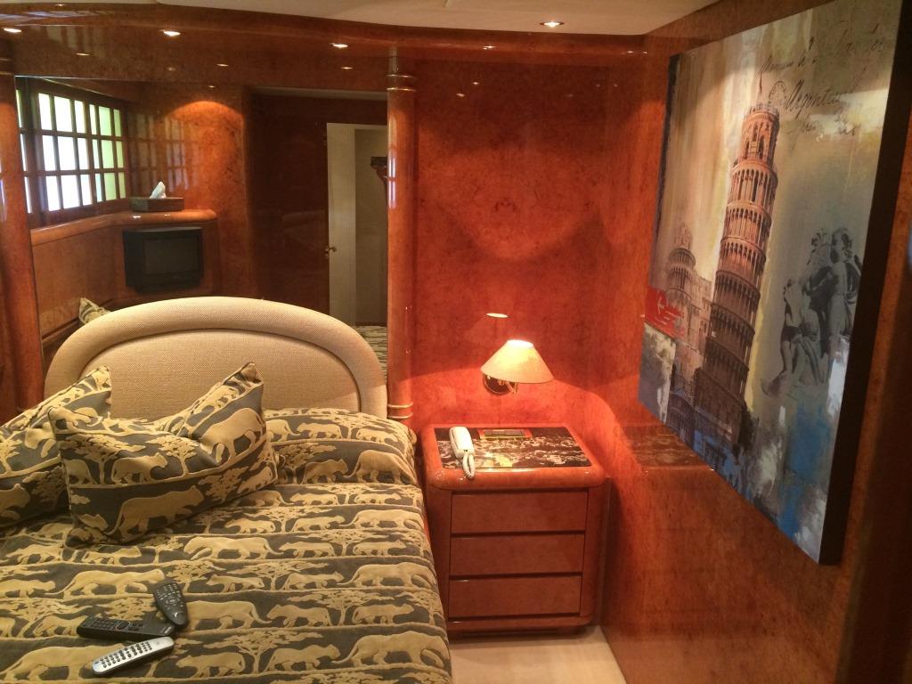 Yacht BIRD OF PREY - Guest cabin.jpg
