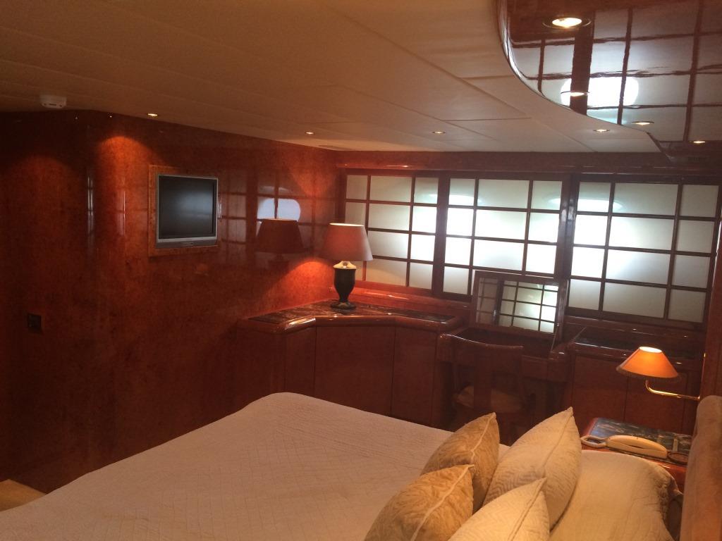 Yacht BIRD OF PREY - Master stateroom.jpg