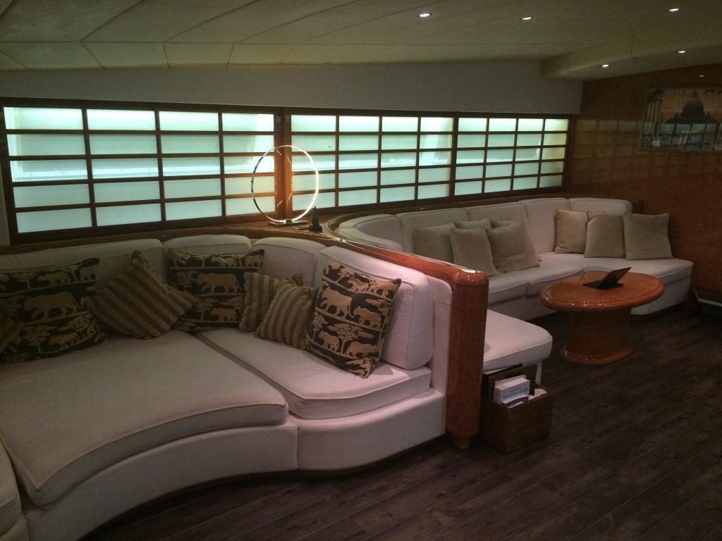 Yacht BIRD OF PREY - Seating 2.jpg