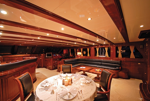 Yacht BLUE EYES -  Salon Dining.jpg