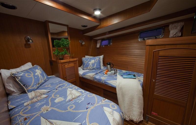 Yacht BLUE HERON -  Twin Cabin.jpg
