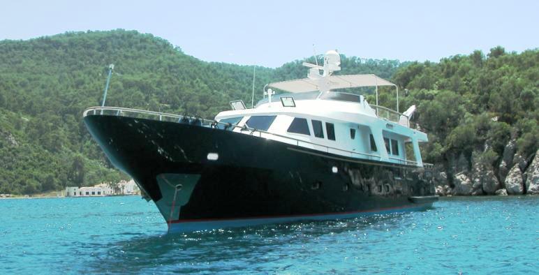 Yacht BLUE LADY -  Main.jpg