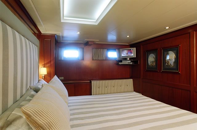 Yacht BLUE LADY -  VIP Cabin.jpg