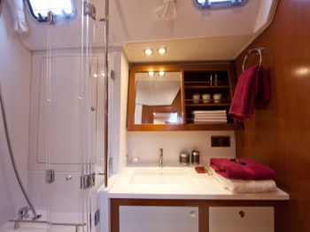 Yacht BLUE PASSION -   Guest Ensuite 3.jpg