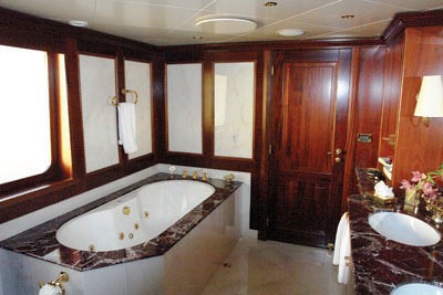 Yacht Big Aron Master Ensuite.jpg