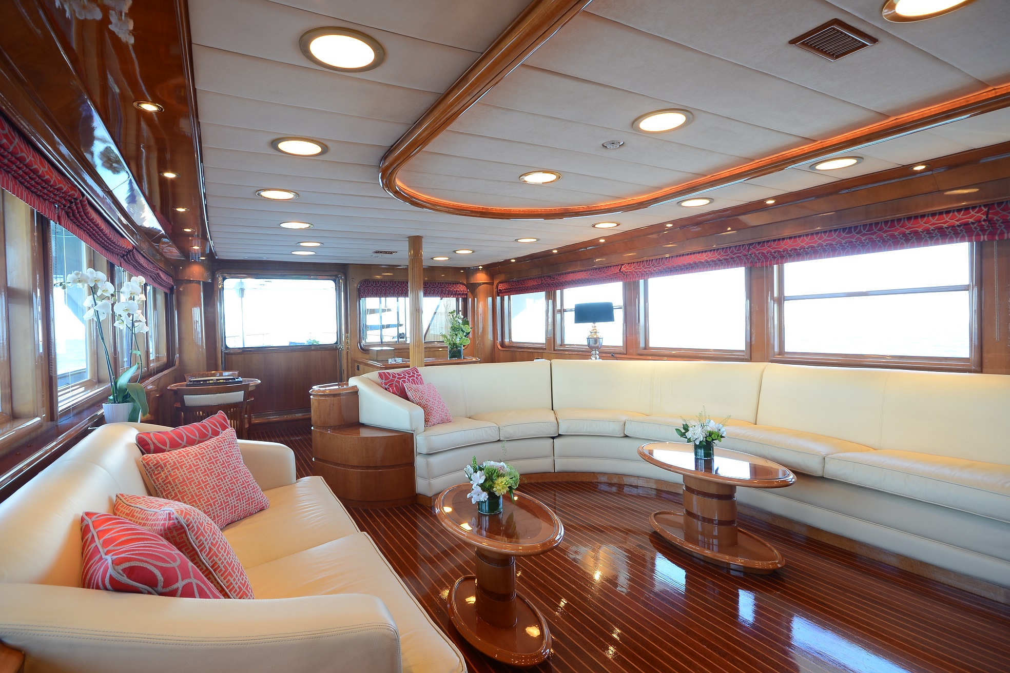 Yacht CAMELLIA - Main Salon 3.JPG
