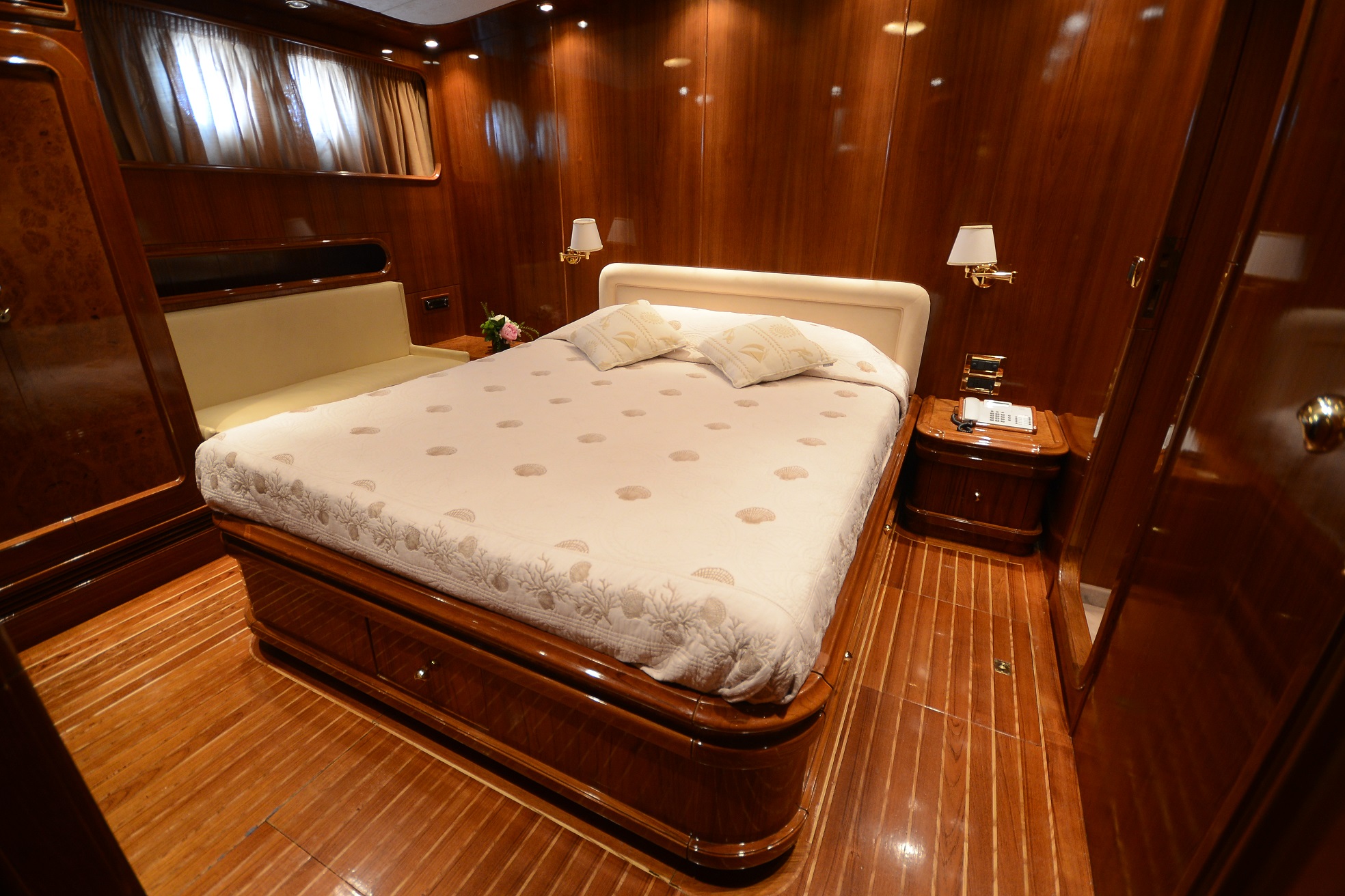 Yacht CAMELLIA - VIP Cabin.JPG