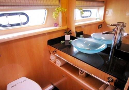 Yacht CATTITUDE -  Guest Ensuite.jpg
