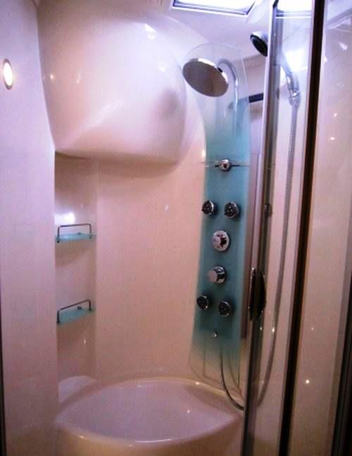 Yacht CATTITUDE -  Guest Shower.jpg