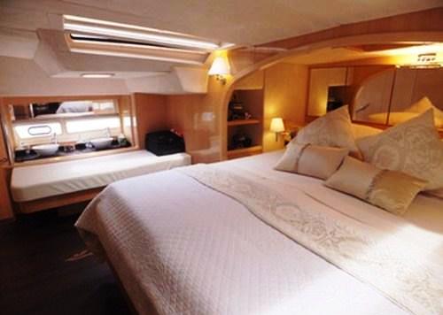 Yacht CATTITUDE -  Master Cabin.jpg