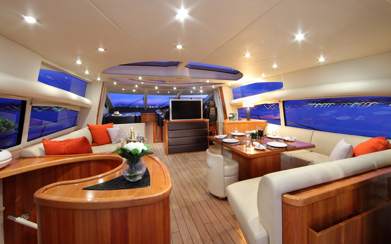 Yacht CHAMPNEYS -  Salon looking forward.jpg
