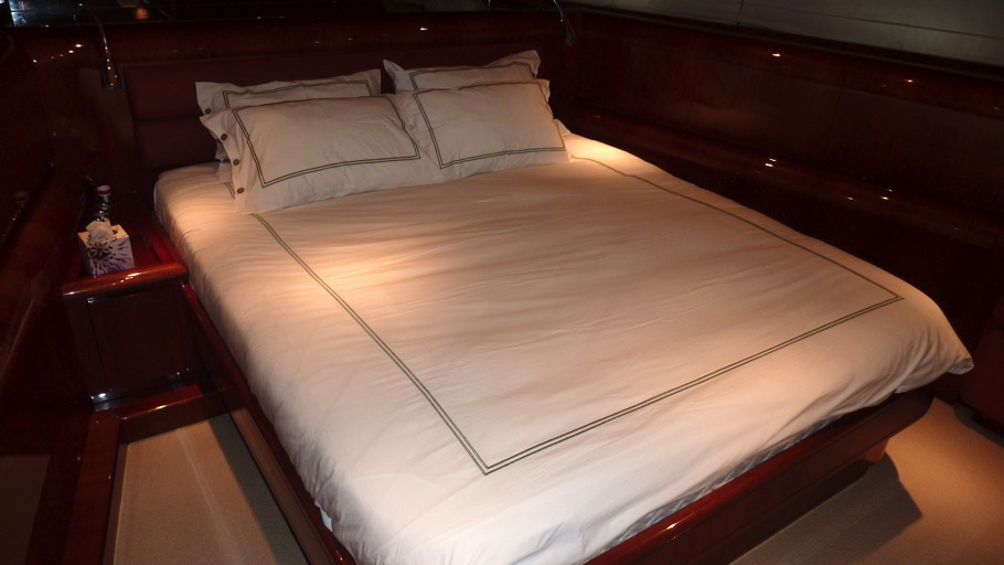 Yacht CLAN V - Master Cabin 2.jpg