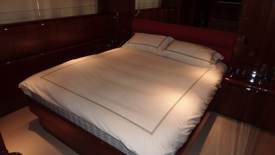 Yacht CLAN V - Master Cabin.jpg