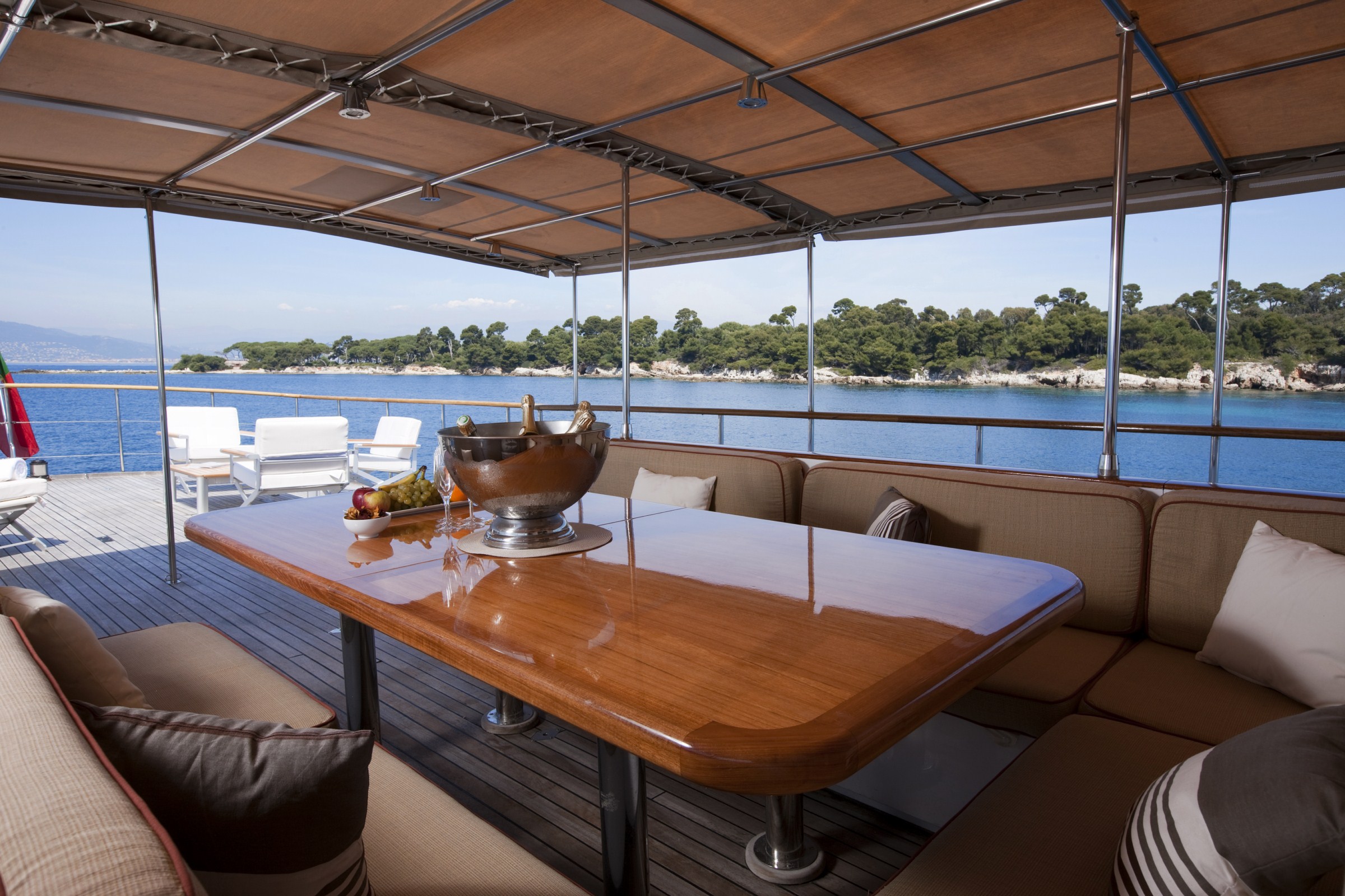 Yacht CLARA ONE - Flybridge Table.jpg