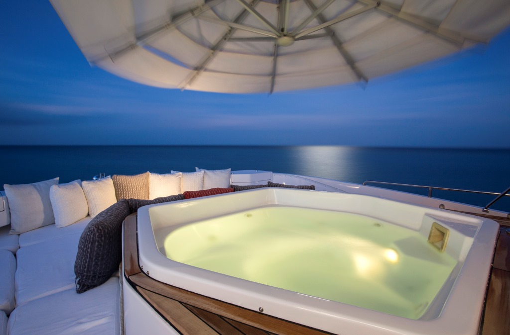 Yacht Camarina Royale -  Sundeck Jacuzzi.jpg