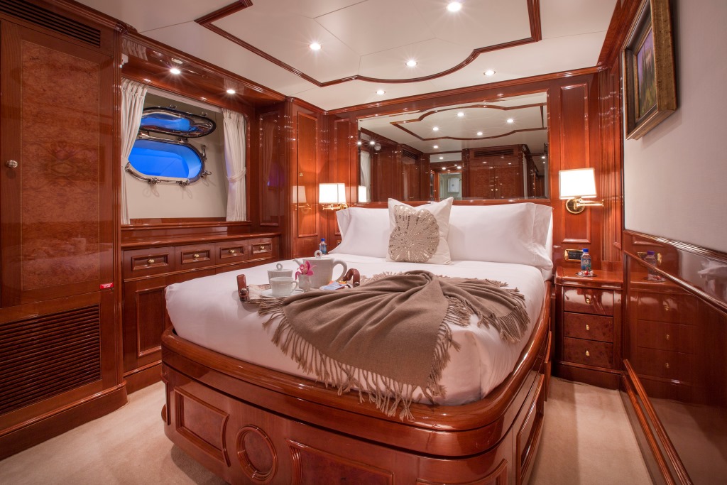 Yacht Camarina Royale -  VIP Cabin.jpg