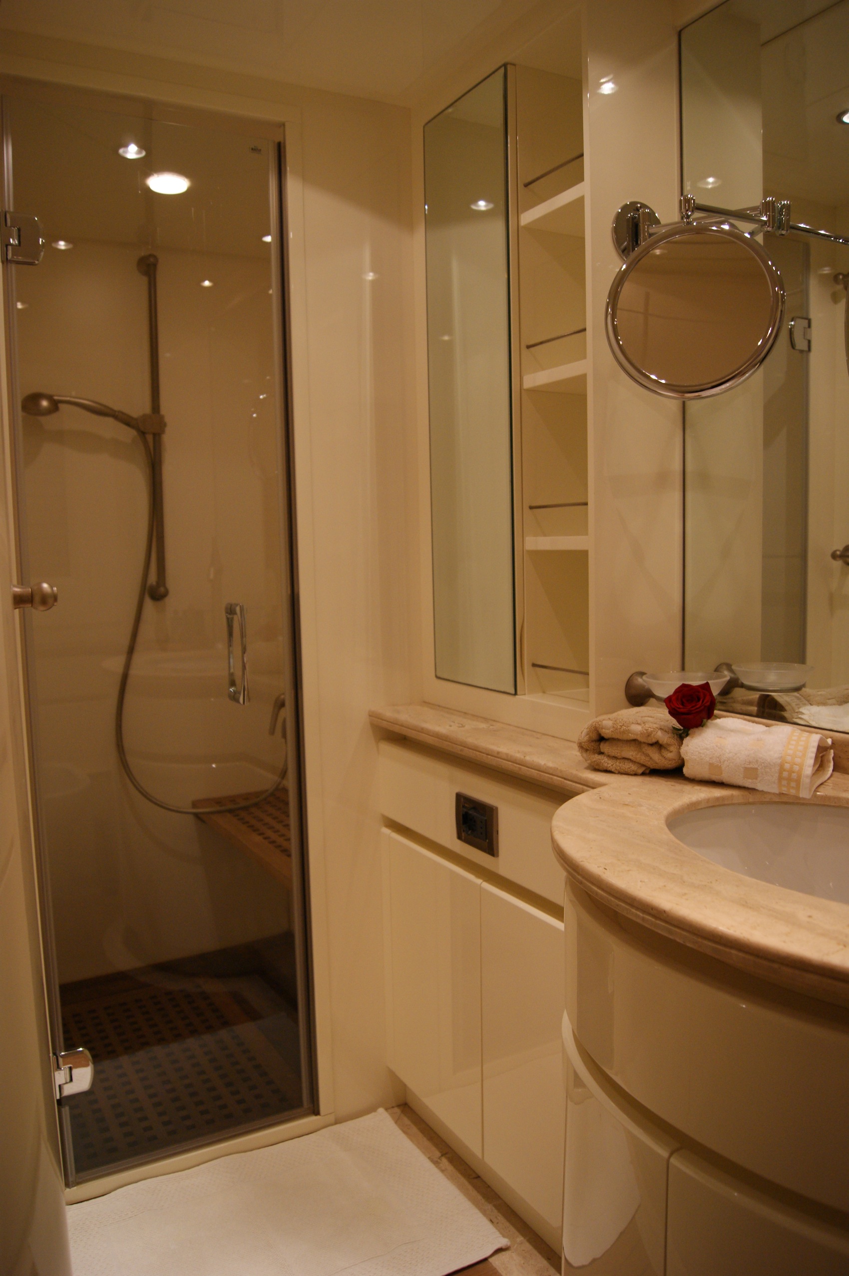 Yacht DILIAS -  Master Cabin Ensuite.jpg