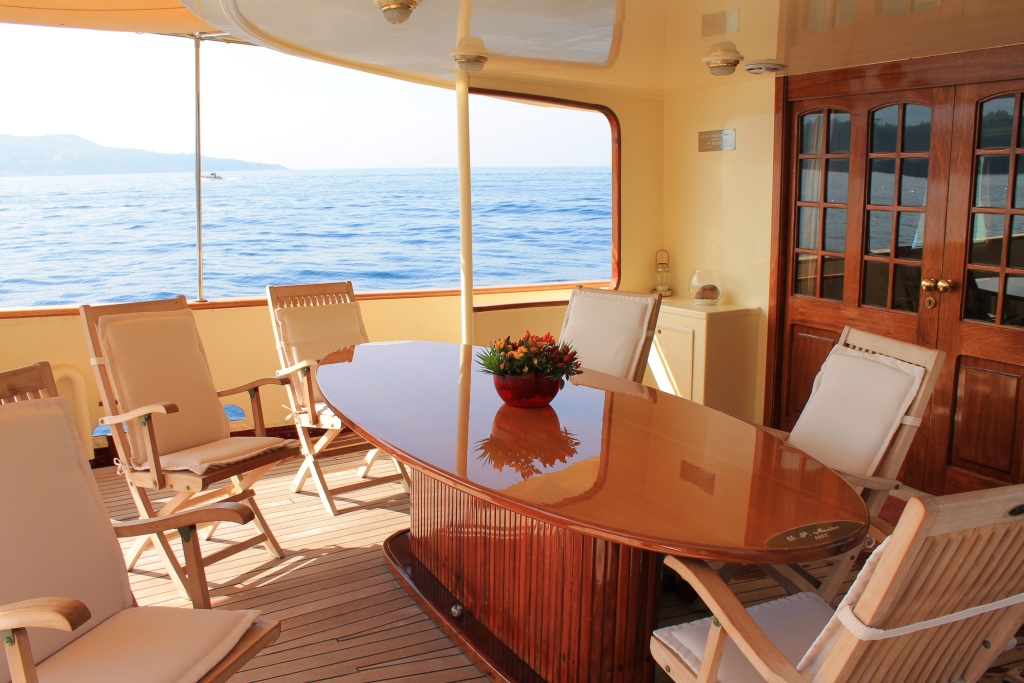 Yacht DP MONITOR - Al Fresco Dining.jpg