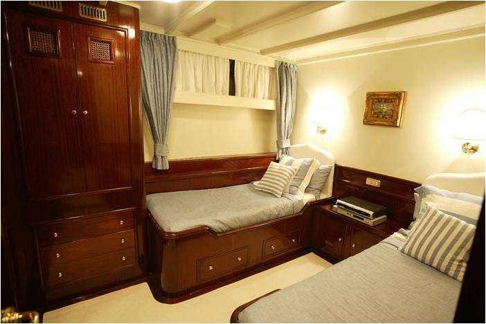 Yacht DP MONITOR - Twin Cabin 2.jpg