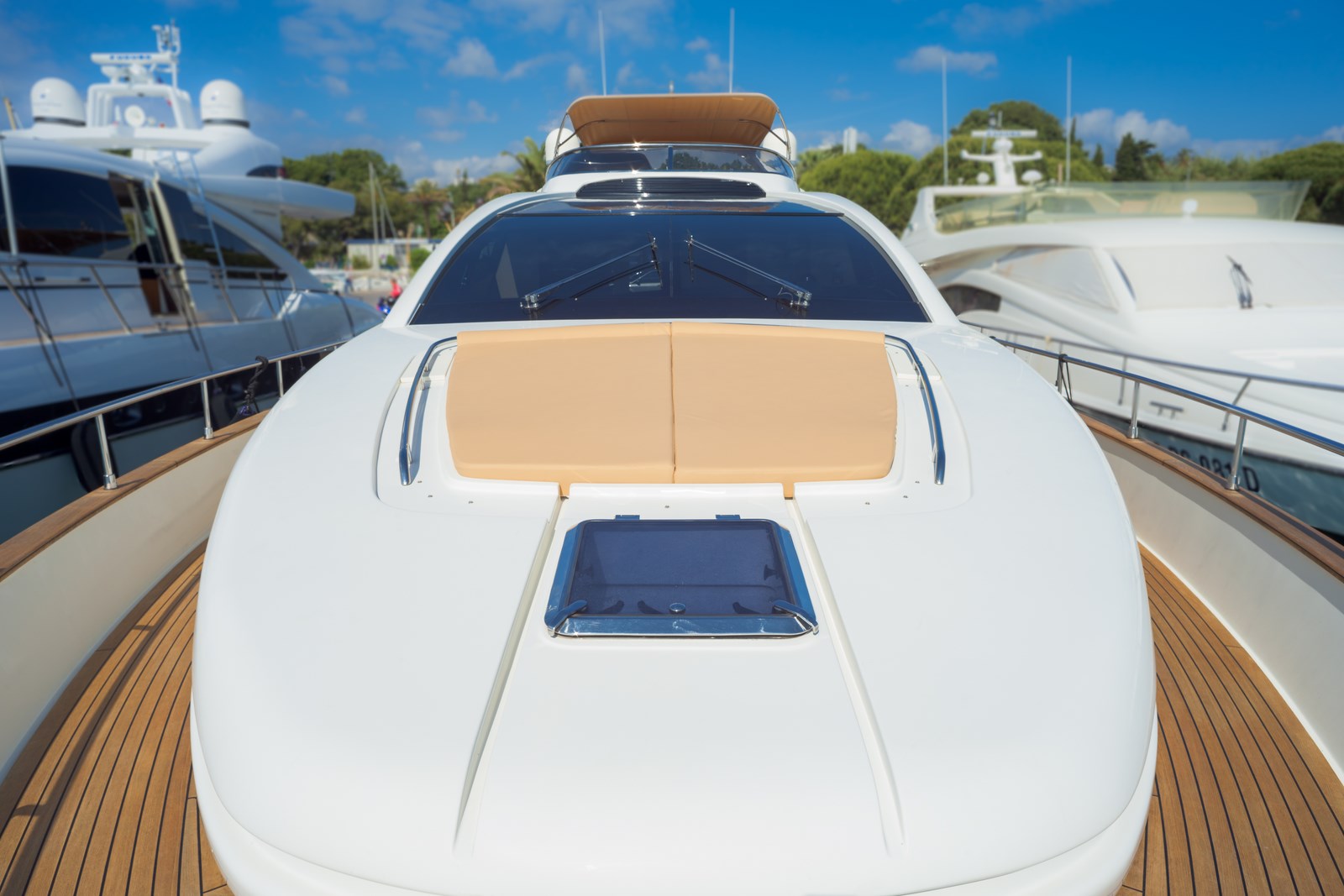 Yacht Dolce Mia - Foredeck.jpg