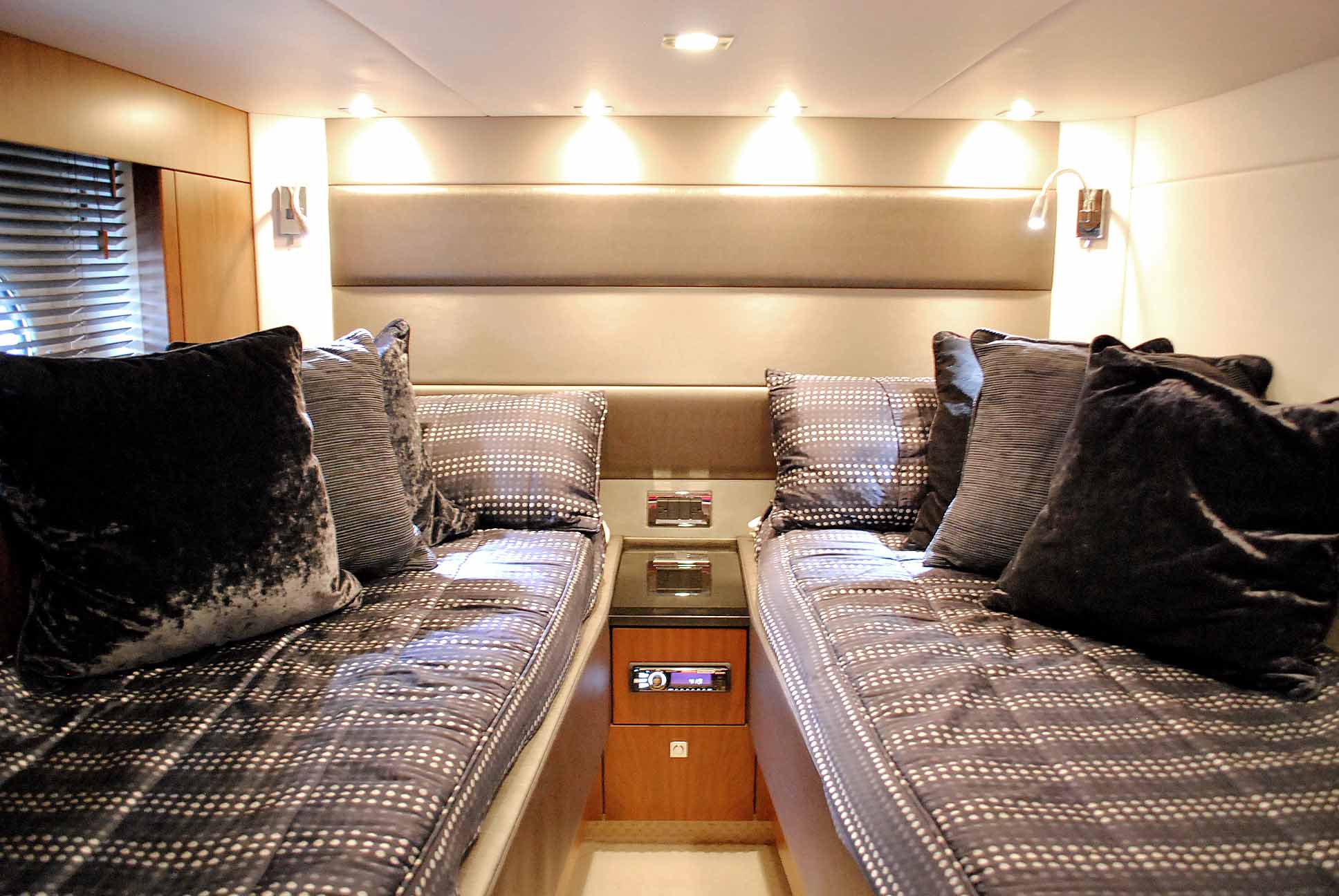 Yacht EAGLE II -  Twin Cabin.jpg