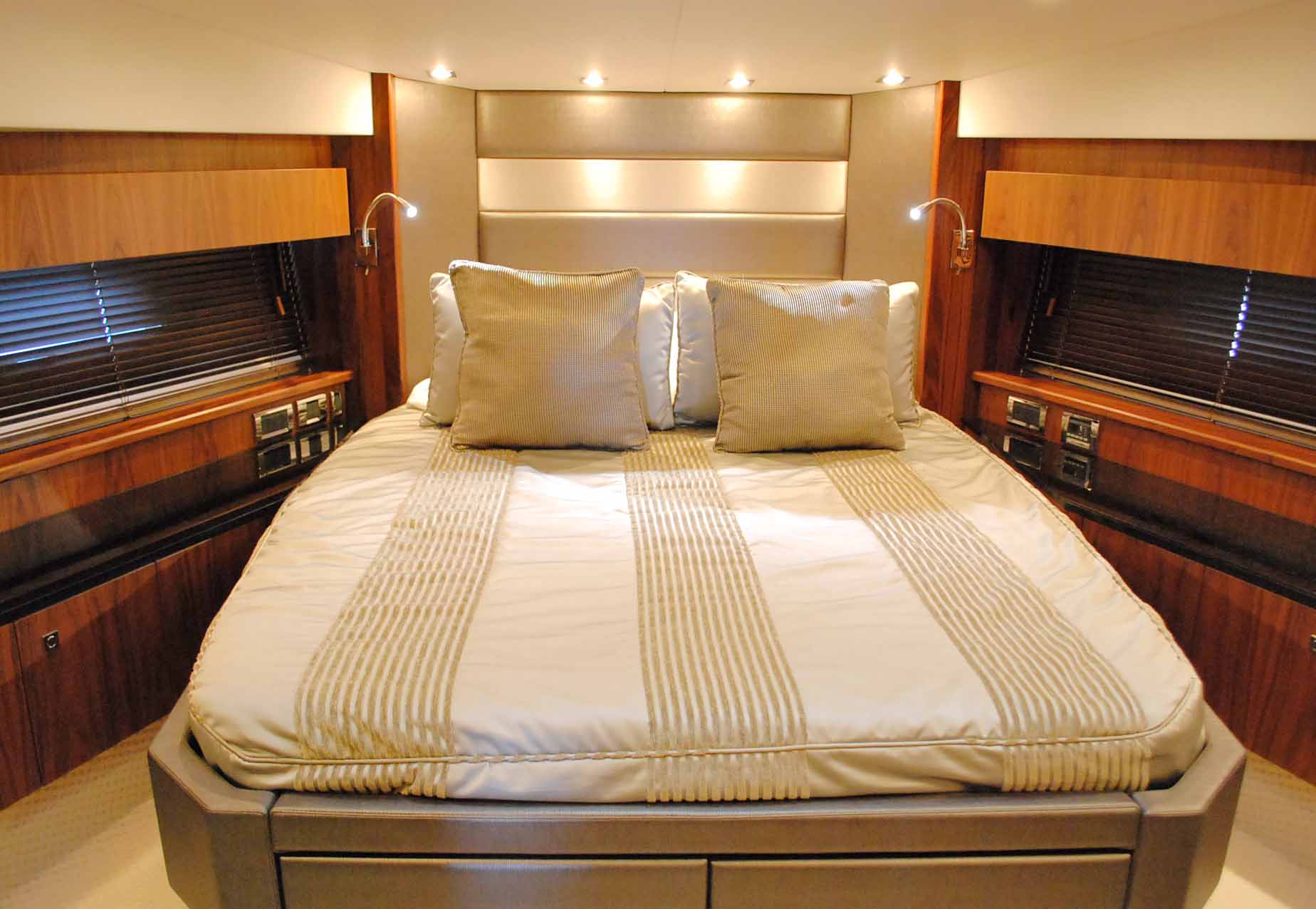 Yacht EAGLE II -  VIP Cabin.jpg