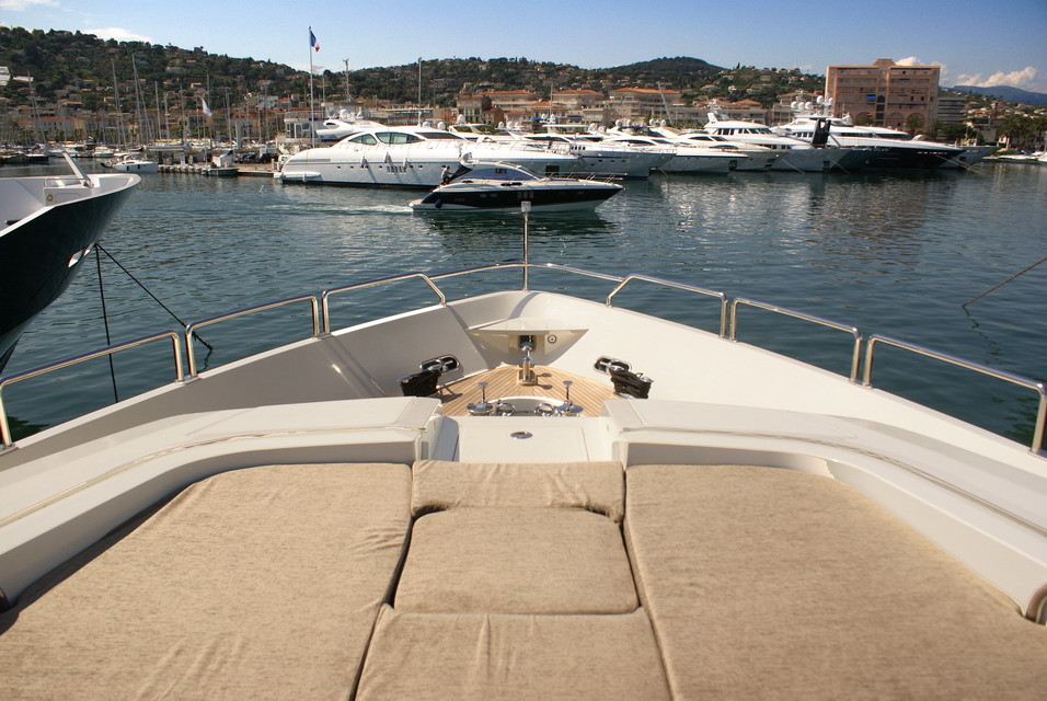 Yacht EOL B -  Foredeck.jpg