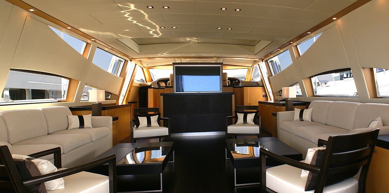 Yacht EOL B -  Salon lookin forward.jpg