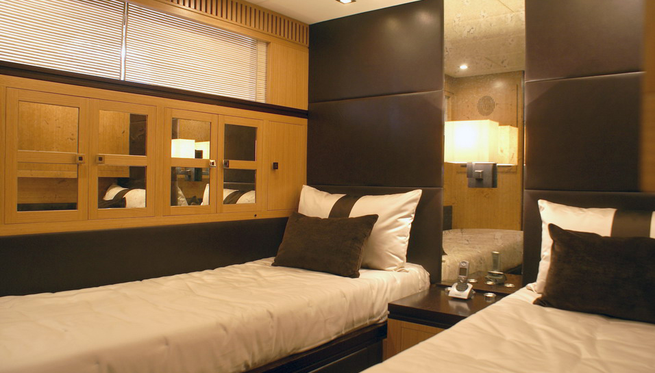 Yacht EOL B -  Twin Cabin.jpg