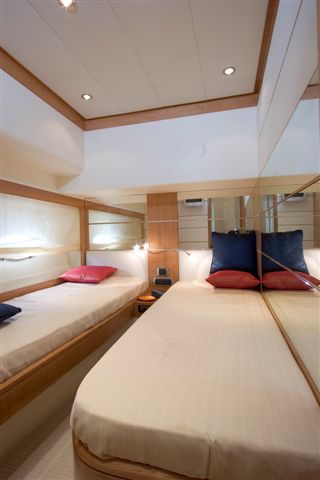 Yacht Enius - Twin Cabin.jpg