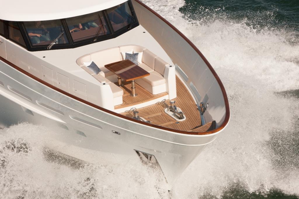 Yacht Firefly - Bow.jpg