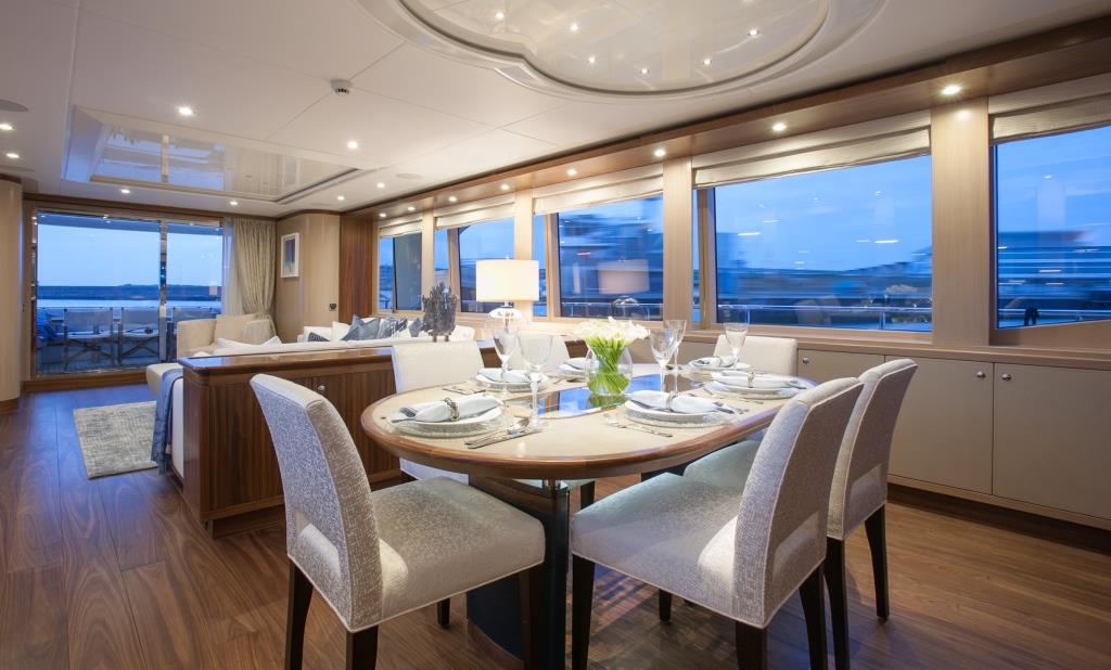 Yacht Firefly - Dining.jpg