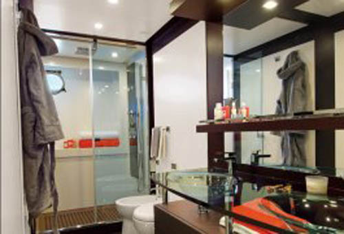 Yacht GISSY -  Guest Ensuite.jpg