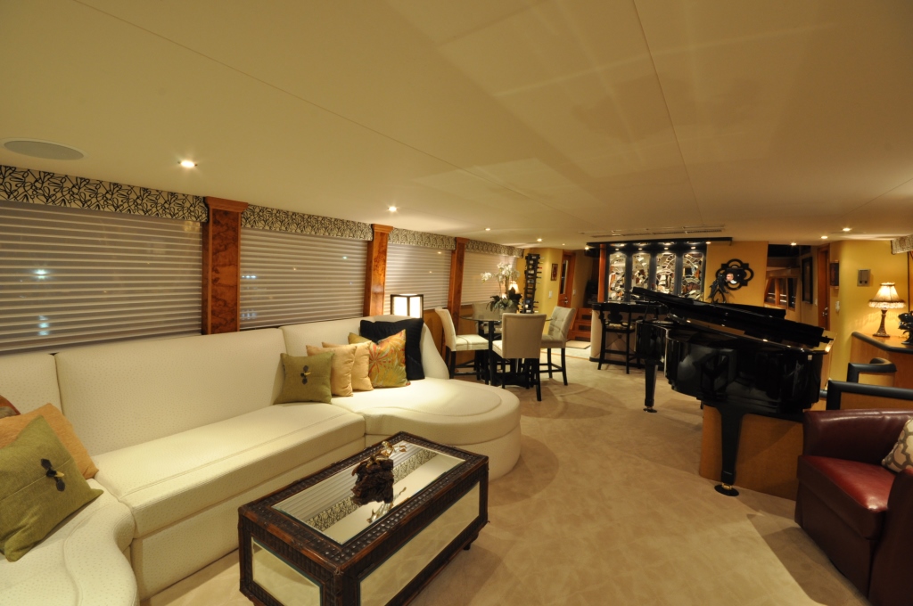 Yacht GOLDEN GIRL - Main Salon.JPG