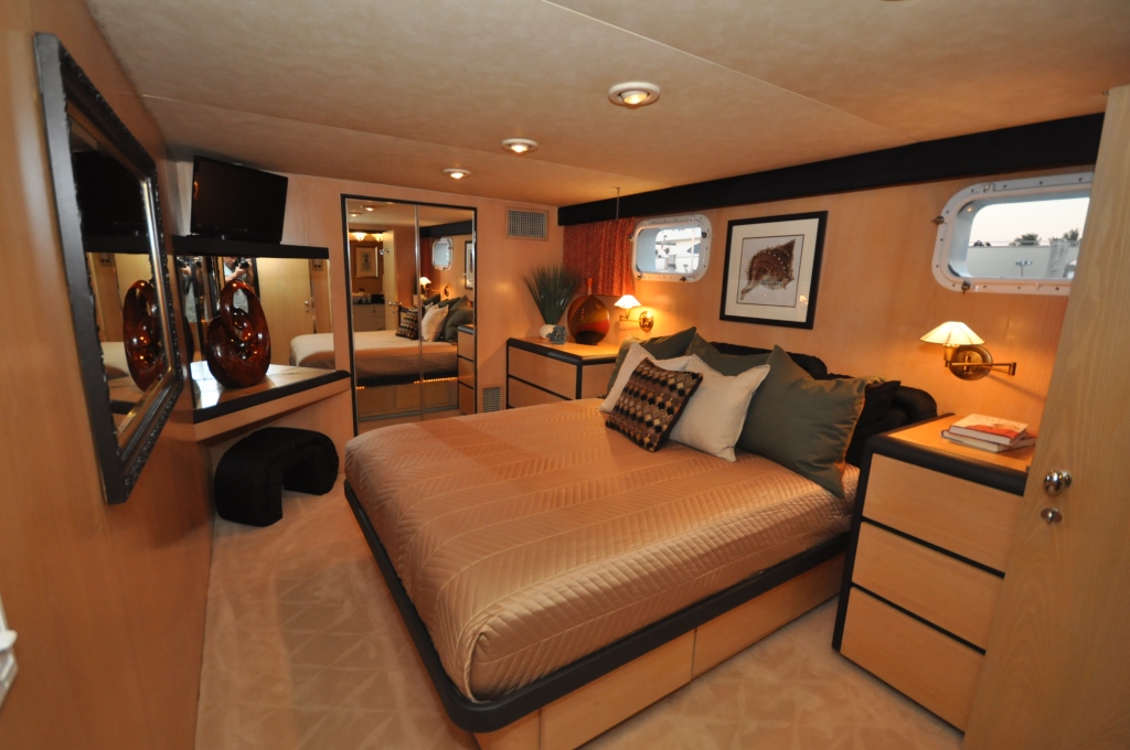 Yacht GOLDEN GIRL - VIP Cabin.JPG