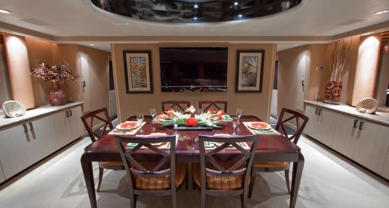 Yacht GOLDEN TOUCH - Formal Dining.jpg