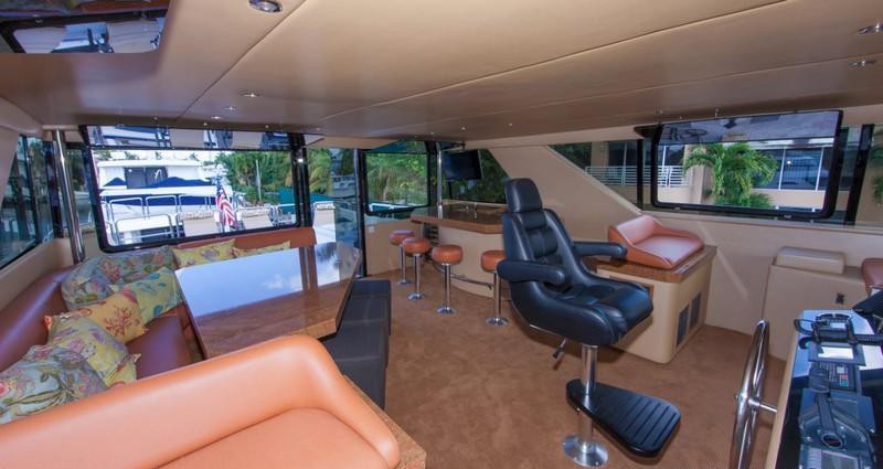Yacht GOLDEN TOUCH - Skylounge.jpg