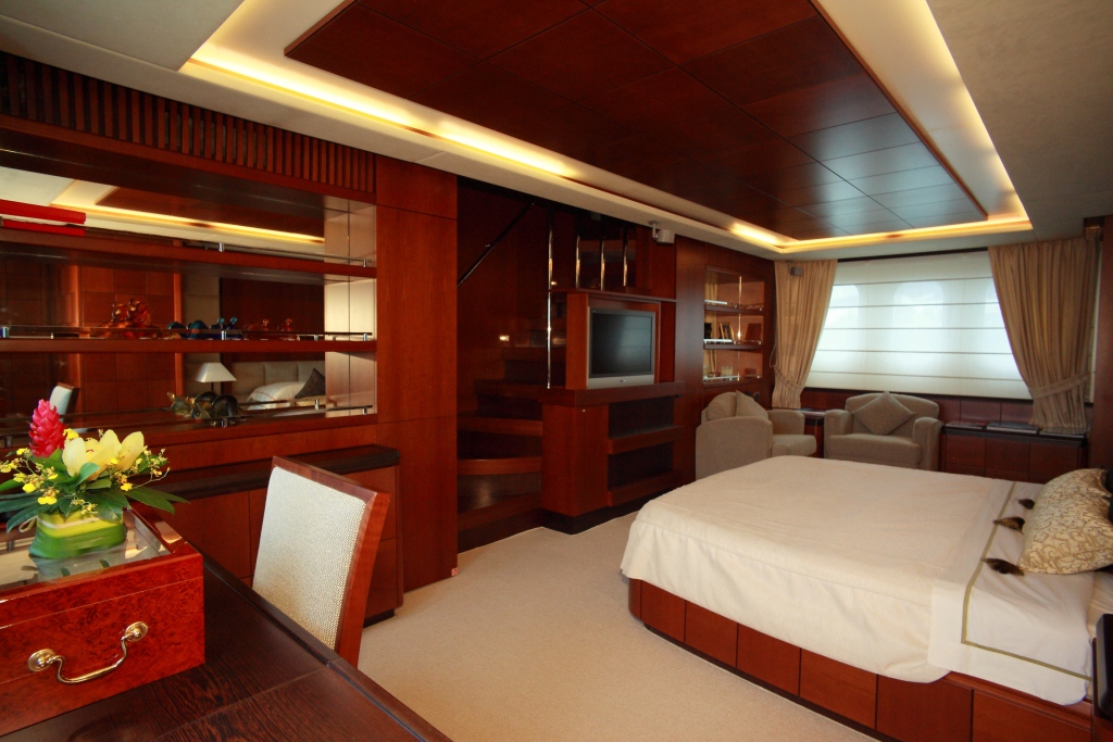 Yacht HYE SEAS II -  Master Cabin.jpg