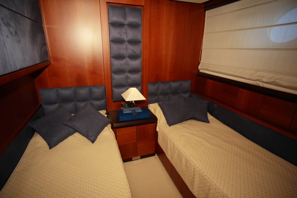 Yacht HYE SEAS II -  Twin Cabin.jpg