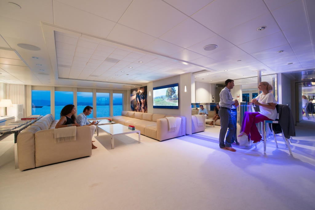 Yacht IDOL -  Skylounge.jpg