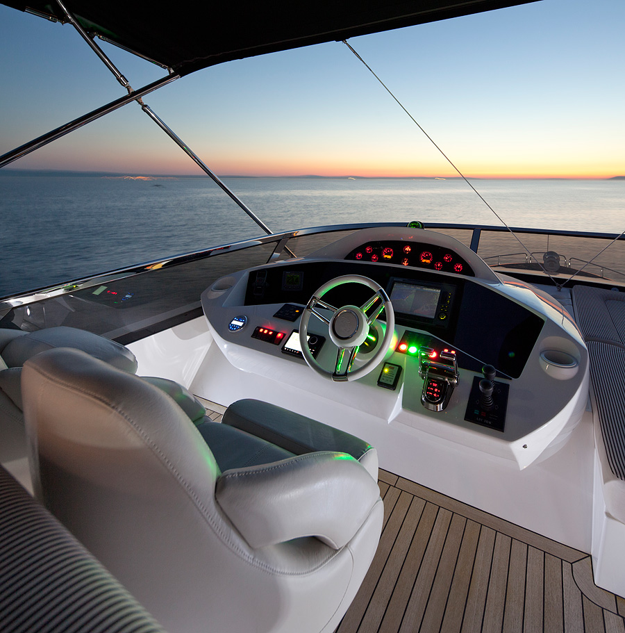 Yacht IMAI -  Flybridge Helm.jpg